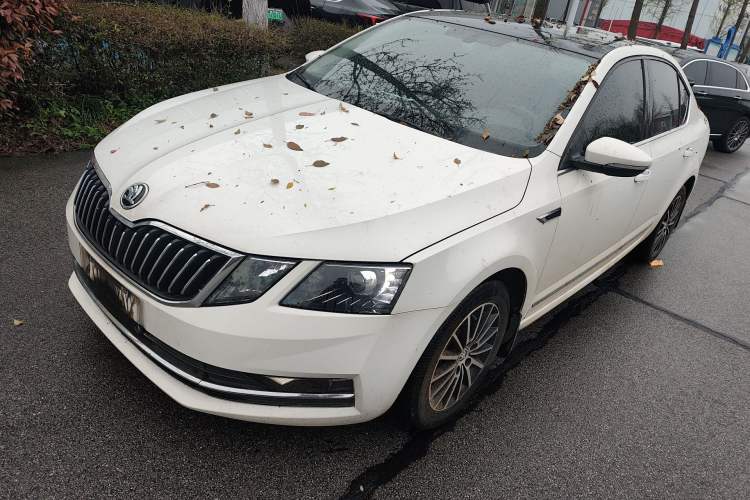 Used Skoda Octavia 2019 1.5L Automatic Smart Drive Luxury Edition China VI Standard