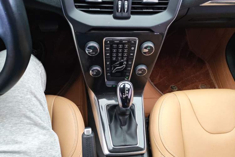 Used Volvo V40 2018 T3 Zhiyi Edition