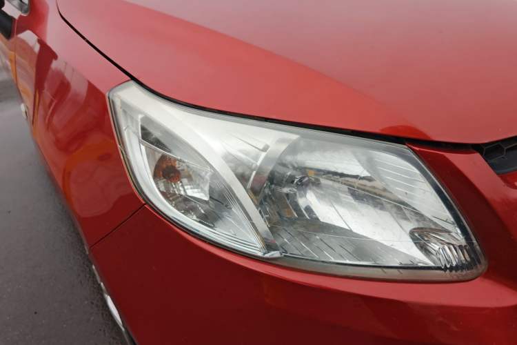 Used Chevrolet Sail 2013 Sedan 1.4L Manual Happiness Edition II Right Front Headlight