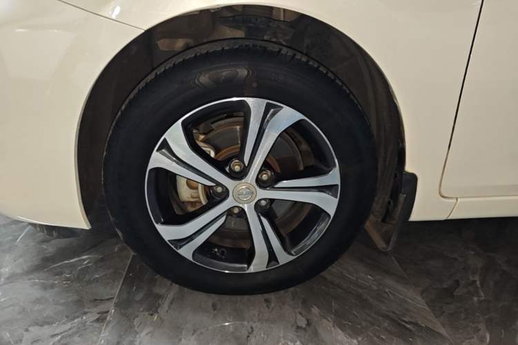 Used Nissan Tiida 2016 1.6L CVT Smart Drive Edition Left Front Wheel Hub