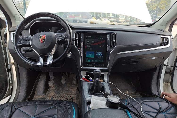 Used Roewe RX5 2018 20T Two-Wheel Drive Manual Internet Smart Edition
