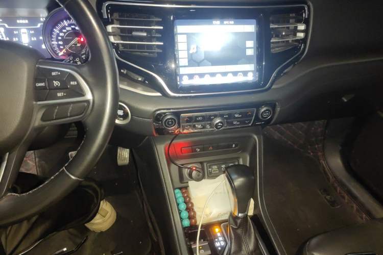 Used Jeep Commander 2018 2.0T Two-Wheel Drive Enjoyment Version China VI Emission Standard Audio And AC Panel