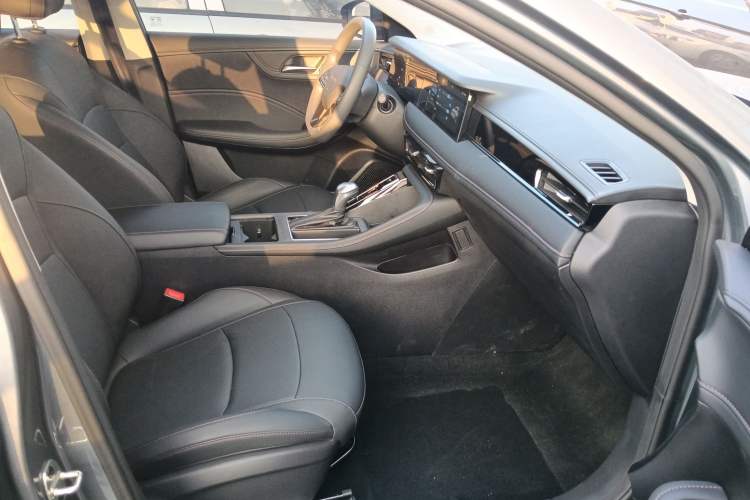 Used Roewe i5 2023 1.5L CVT Luxury Edition
