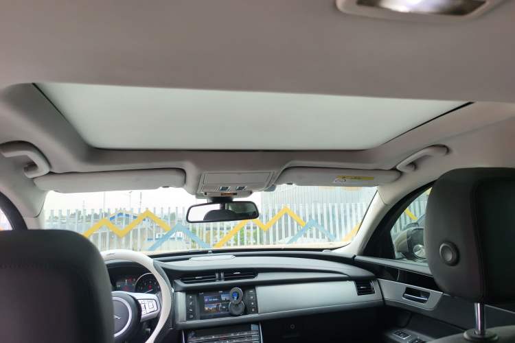 Used Jaguar XF 2016 XF 2.0T Two-Wheel-Drive Luxury Edition Headliner