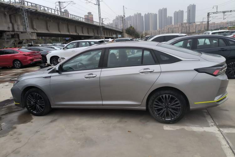 Used Dongfeng Aeolus Yixuan MAX 2021 Super-Efficient Dad Hybrid Edition