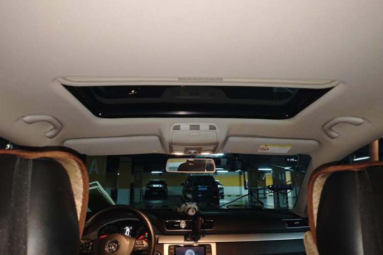 Used Volkswagen Magotan 2015 1.8TSI Advanced Model Headliner