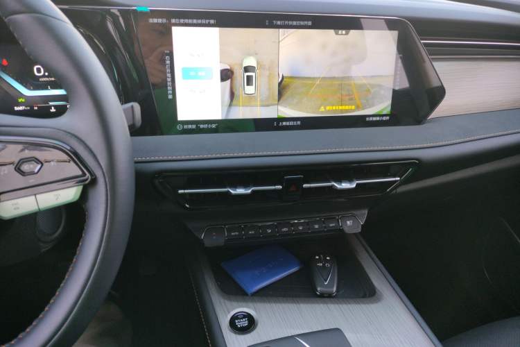 Used Changan X7 PLUS 2024 1.5T Automatic Luxury 7-Seater