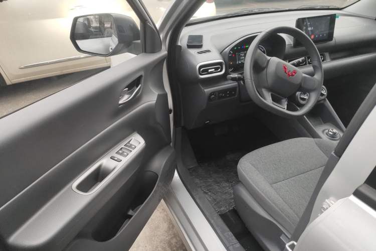 Used Wuling Hongguang New Energy 2025 Extended-Range Hybrid 50KM Comfort Version