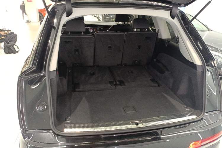 Used Audi Q7 2021 55 TFSI quattro S line Sport model

