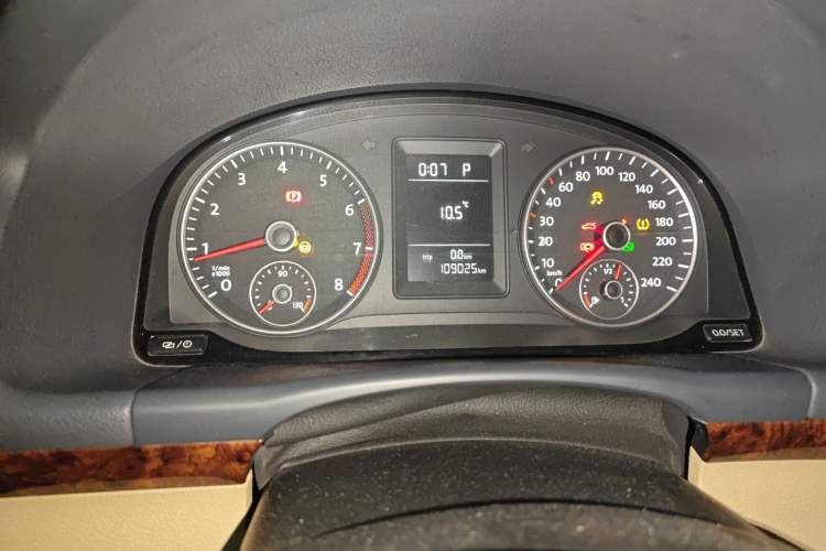 Used Volkswagen Touran 2013 1.4T DSG Comfort Edition 5-Seater Odometer Close Up