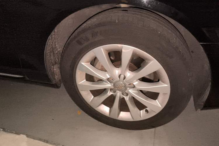 Used Audi A6L 2012 30 FSI Comfort Model Right Front Wheel Hub