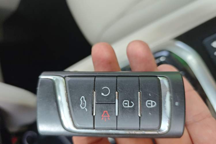 Used GAC Trumpchi GS8 2017 320T Two-Wheel Drive Luxury Smart Connectivity Version (7 Seats)