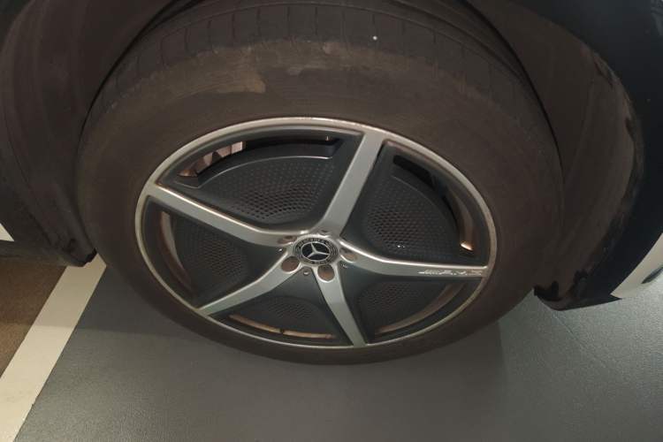 Used Mercedes-Benz EQS SUV 2023 450 4MATIC Pioneer Edition Right Front Wheel Hub