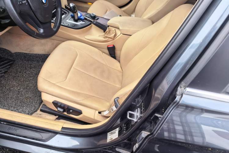 Used BMW 3 Series 2013 320Li Fashion Model Left Front Seat