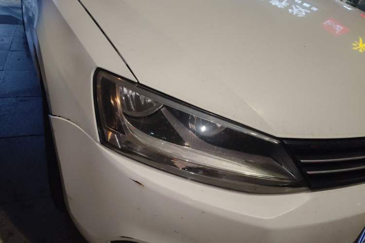 Used Volkswagen Sagitar 2014 1.6L Automatic Comfort Model Right Front Headlight