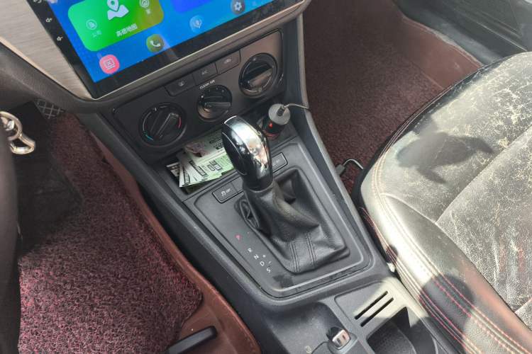 Used Volkswagen Lavida 2015 1.6L Automatic Fashion Edition