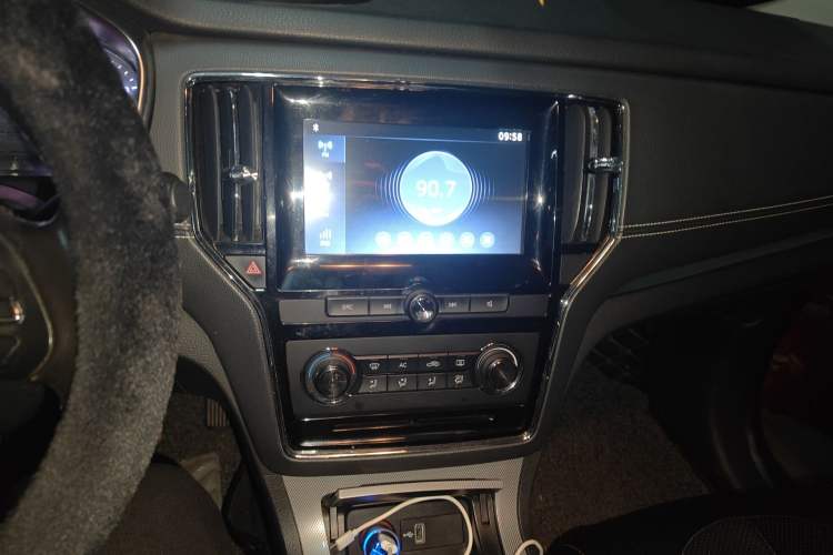 Used Roewe RX5 2016 20T Two-Wheel Drive Manual Flagship Edition
