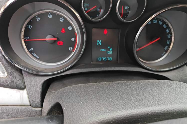 Used Buick Encore 2013 1.4T Automatic Two-Wheel Drive Elite Model Odometer Close Up