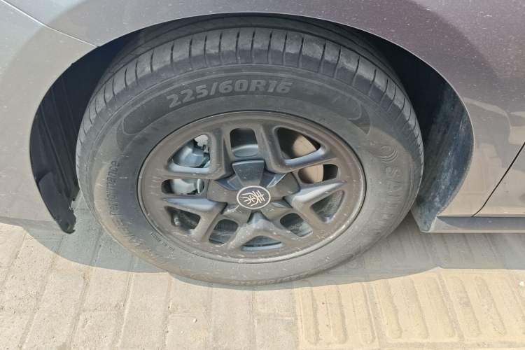 Used BYD Qin PLUS 2025 DM-i Smart Drive 55KM Leading Model Left Front Wheel Hub