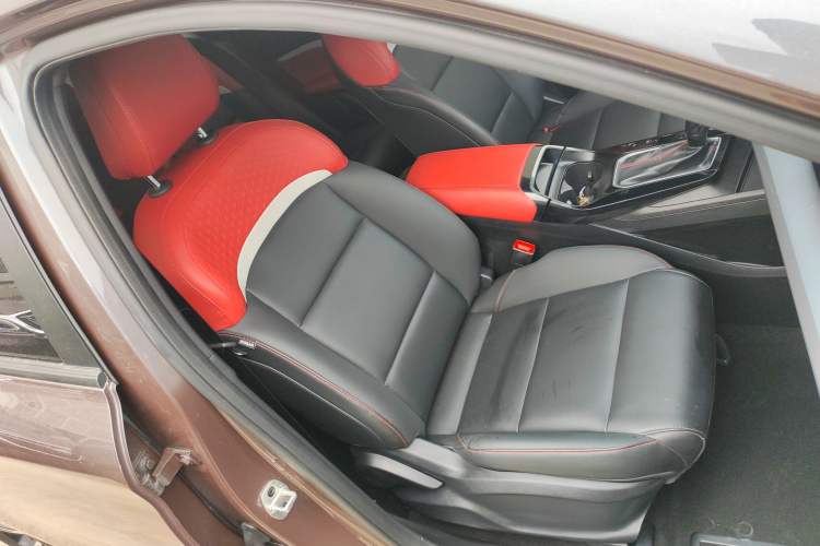 Used MG 5 2021 180 DVVT CVT Youth Luxury Edition
