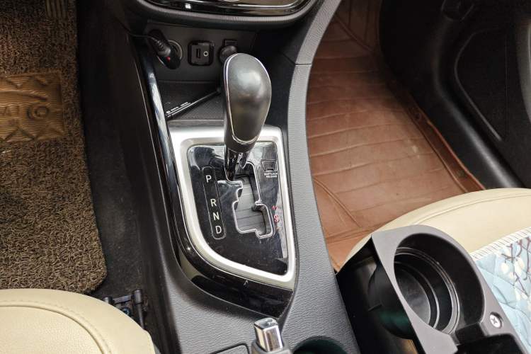 Used CHANGAN Alsvin V7 2015 1.6L Automatic Enjoyment Model China IV Standard
