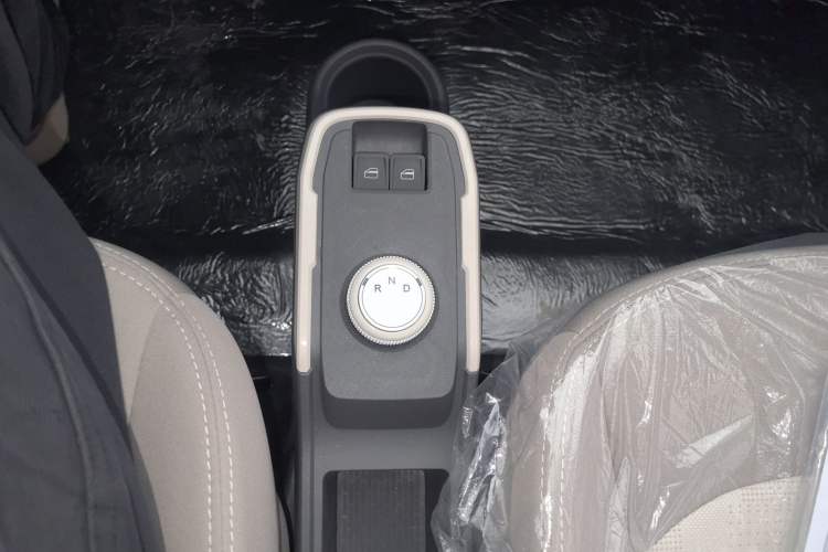 Used Chery QQ Ice Cream 2024 Edition Youth Version 205km Sundae Gear Lever