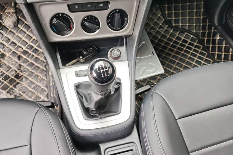 Used Volkswagen Lavida 2013 Revised Classic 1.6L Manual Fashion Edition
