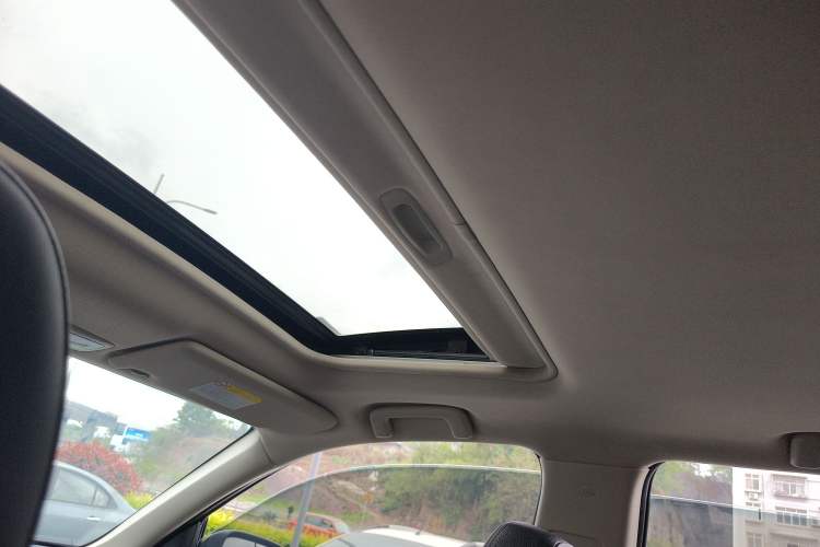 Used Mitsubishi Outlander 2018 2.0L Two-Wheel Drive Glory Edition 5 Seats Headliner