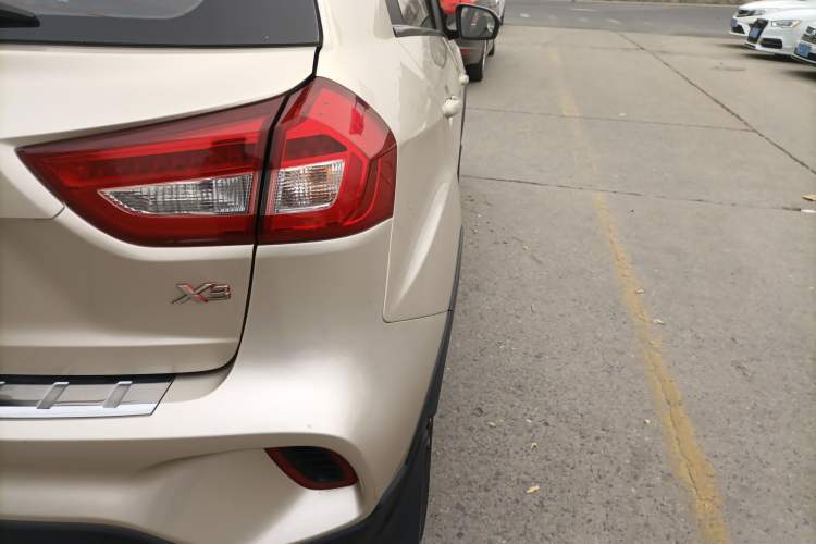 Used Geely Auto Vision X3 2017 1.5L Manual Elite Model Exterior 6