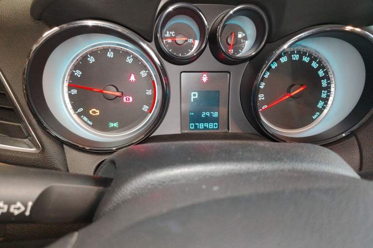 Used Buick Encore 2013 1.4T Automatic Two-Wheel Drive Leading Model Odometer Close Up