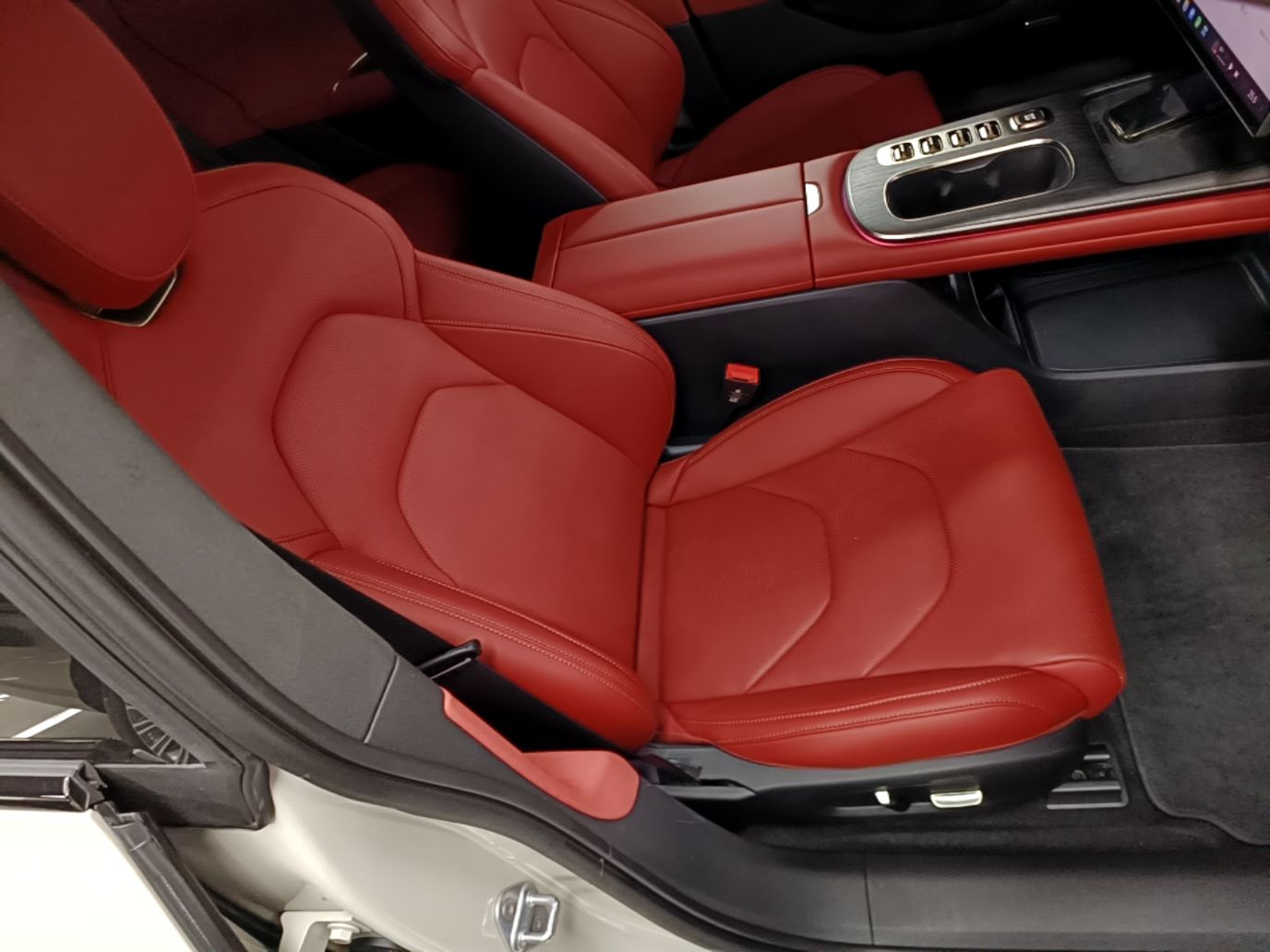 Xiaomi Auto SU7 2024 Four-Wheel Drive Ultra-Long Range Advanced Intelligent Driving Max Edition — снимка 19