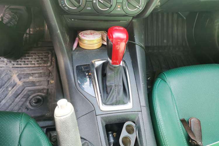 Used Mazda 3 Axela 2014 Sedan 1.5L Automatic Comfort Model
