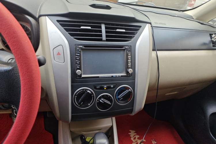 Used Venucia R50 2014 1.6L Automatic Splendid Edition