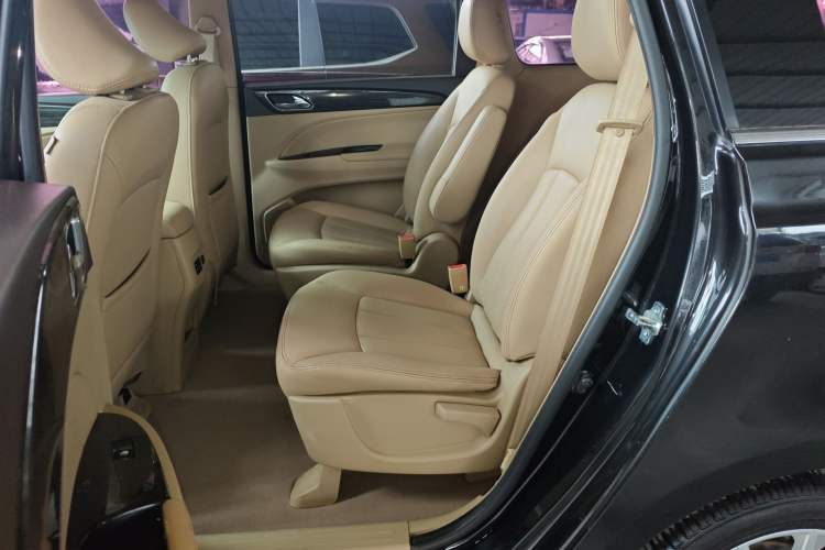 Used Baojun 730 2016 1.5T Manual Comfort Version 7 Seats