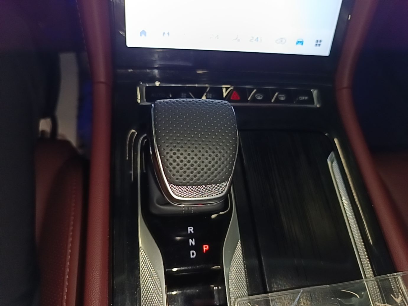Hongqi H5 PHEV 2025 130 Super Hybrid Version — снимка 16