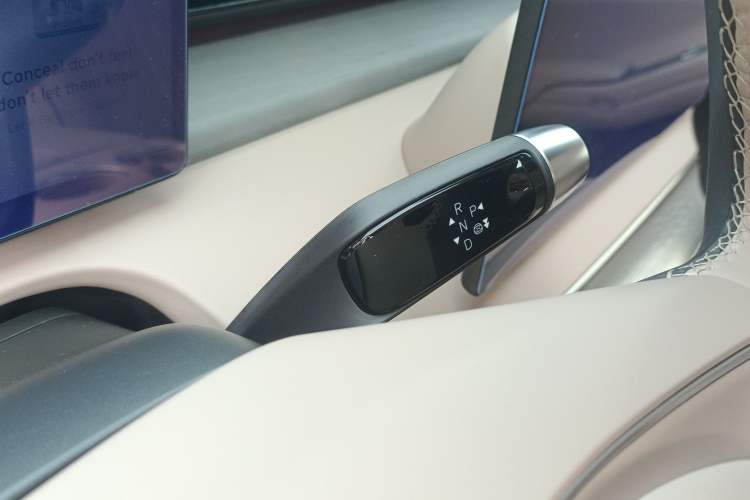 Used XPeng X9 2024 702 Ultra-Long Range Pro Gear Lever