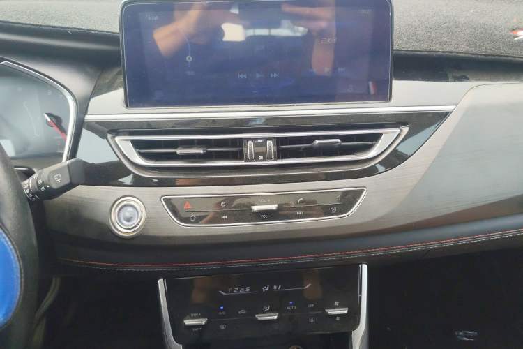 Used CHANGAN CS75 2021 Honor Million Edition 280T DCT Luxury Model Audio And AC Panel