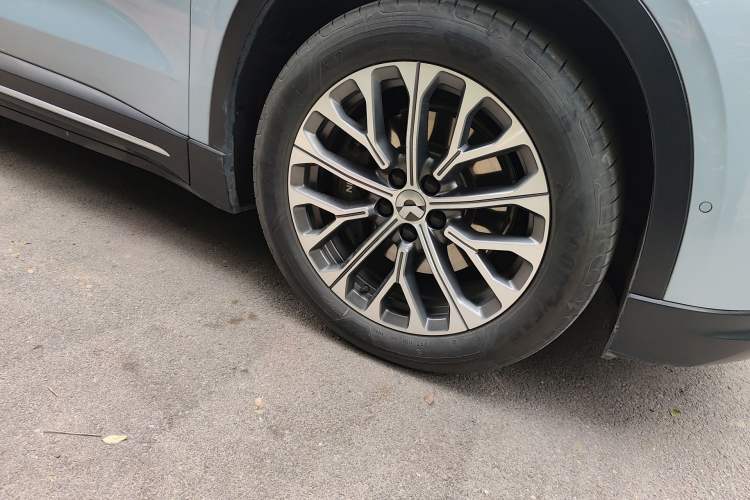 Used Nio EC6 2023 75 kWh Right Front Wheel Hub