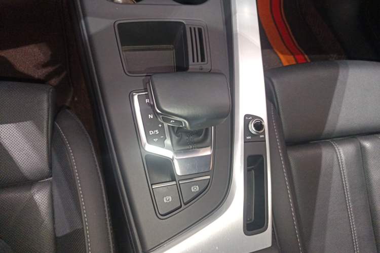 Used Audi A4L 2022 40 TFSI Fashion Dynamic Model Gear Lever