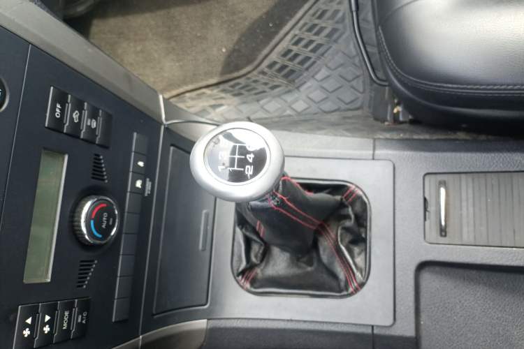 Used Haval H5 Classic 2011 Zhizun Edition 2.0L Two-Wheel Drive Luxury Model Gear Lever