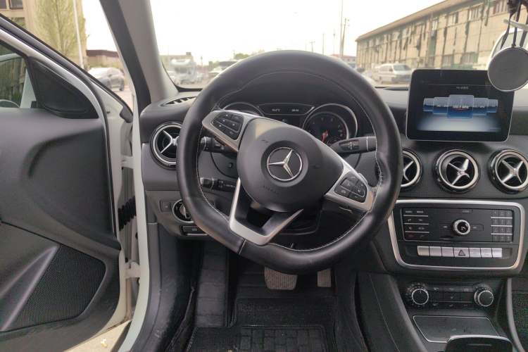 Used Mercedes-Benz GLA 2019 GLA 200 Fashion Model Steering Wheel