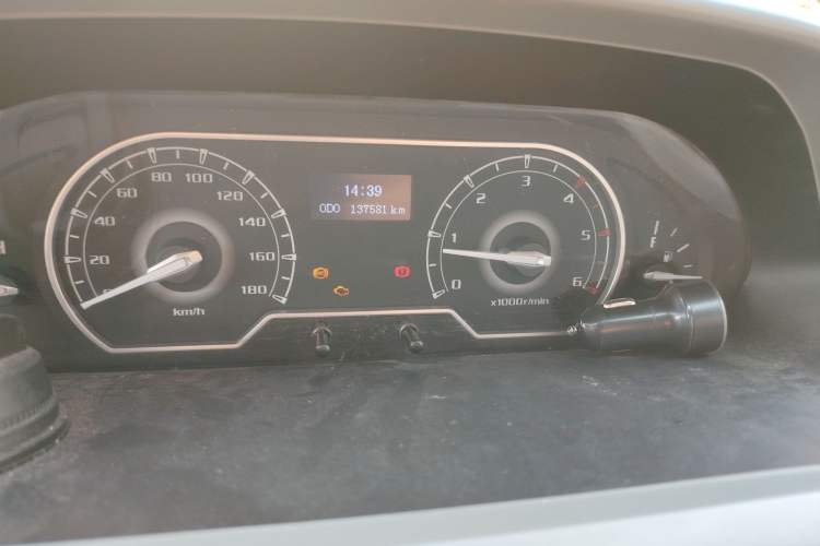 Used SAIC MAXUS Xintu V80 2020 2.5T Manual Classic City Delivery King Long Wheelbase Mid-Height 2/3 Seats