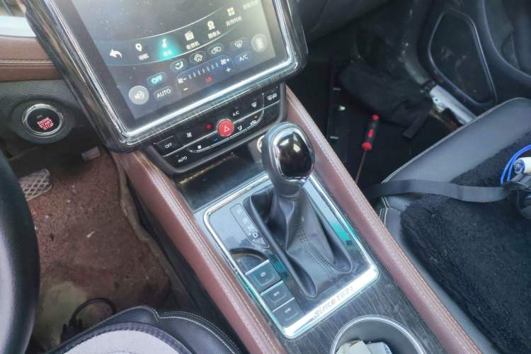 Used SWM X7 2017 1.5T Automatic Smart Enjoyment Version 7 Seats Gear Lever