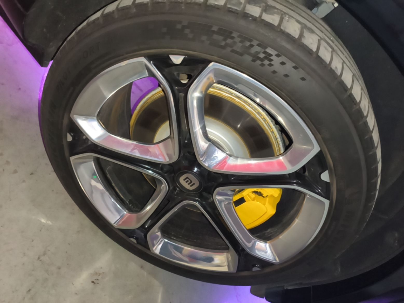 Xiaomi Auto YU7 2025 Ultra-Long Range All-Wheel Drive Pro Version — снимка 11
