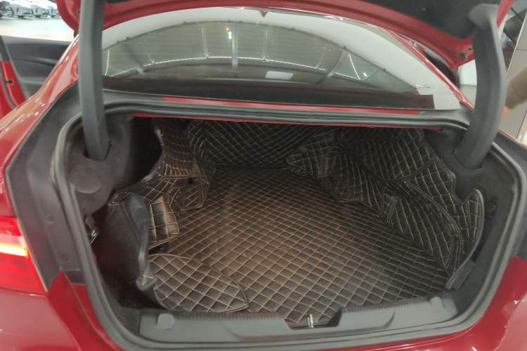 Used Jaguar XE 2017 2.0T 200 PS R-Sport