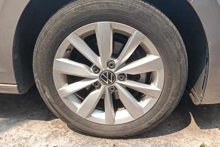 Used Volkswagen Bora 2021 1.5L Automatic Elite Smart Connect Edition Right Front Wheel Hub