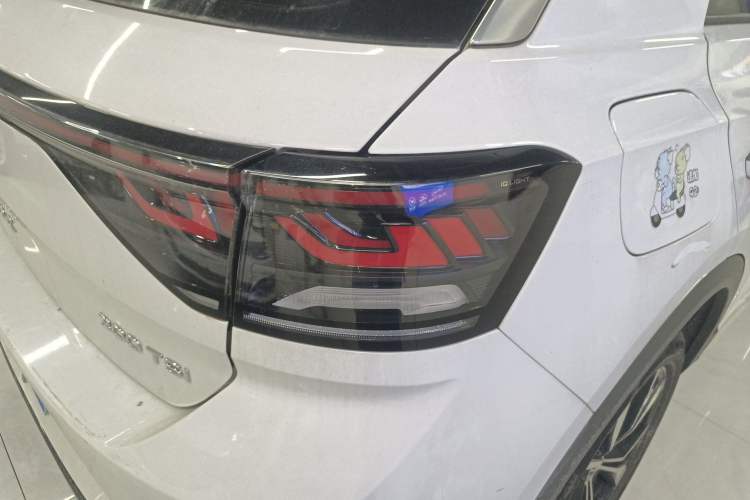 Used Volkswagen T-ROC 2023 300TSI DSG Two-Wheel-Drive Chen Guang Edition
