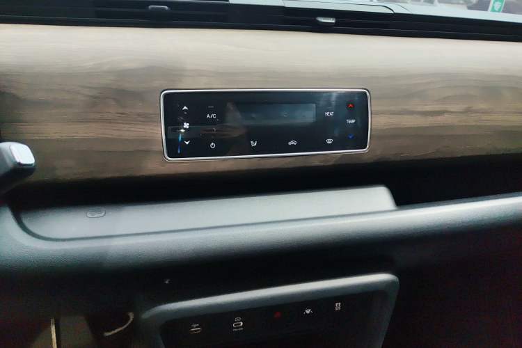 Used Ruichi EC75 2025 Intelligent Driving Ultra-Charging Version Pioneer II Type 50.1 kWh Audio And AC Panel