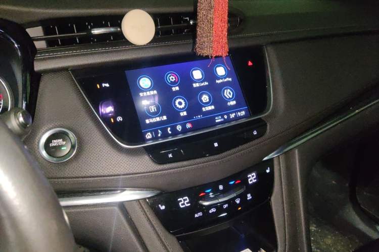 Used Cadillac XT5 2021 2.0T Two-Wheel Drive Luxury Version Audio And AC Panel