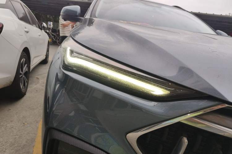 Used CHANGAN OSHAN X5 2021 1.5T DCT Flagship Edition Right Front Headlight